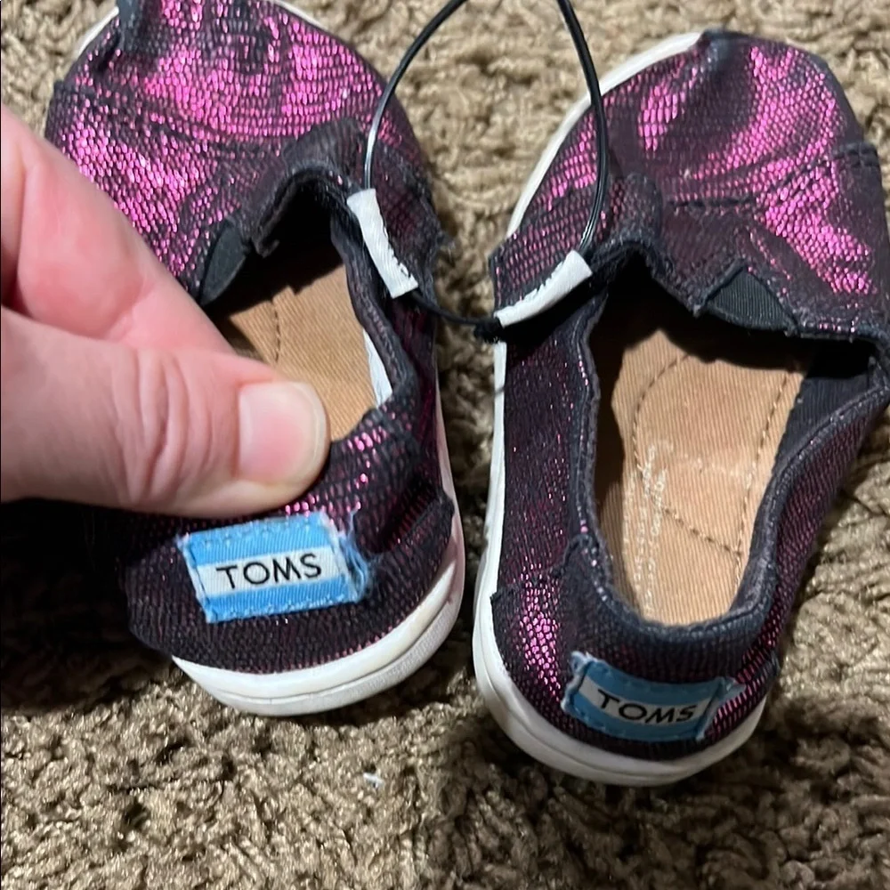 Toms shoes size 5